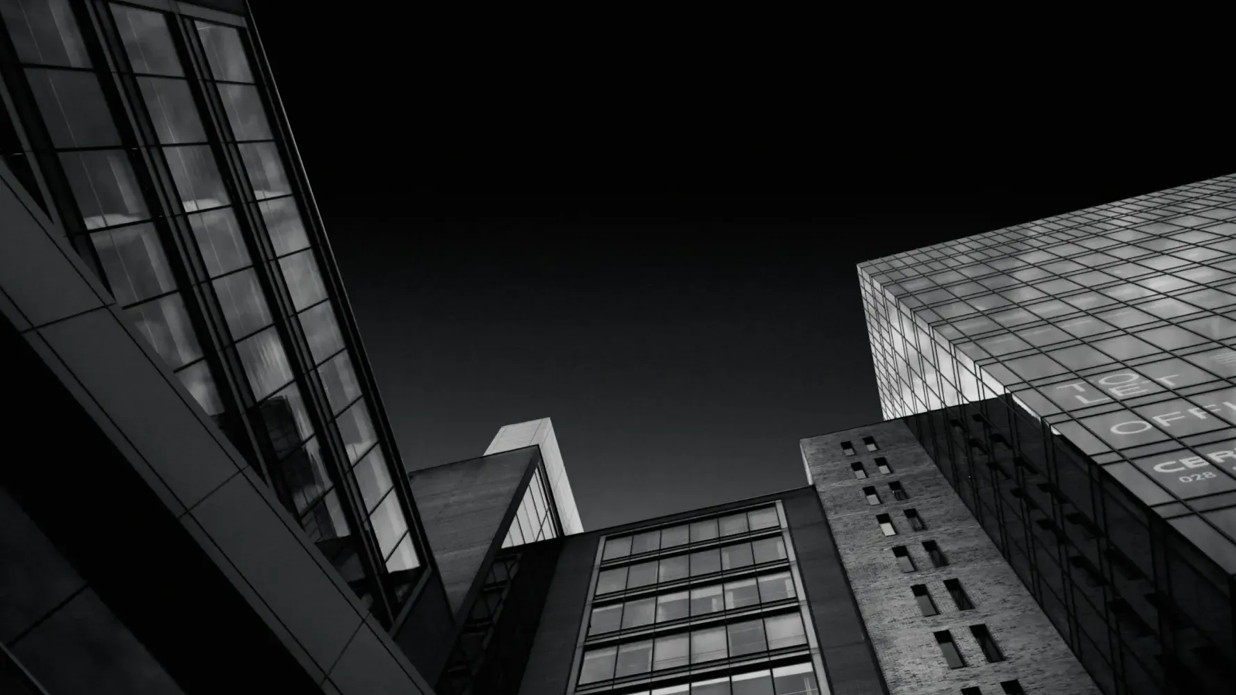 Cover image for Investor’s Checklist: what to check before buying real estate tokens_tokenizer_blog